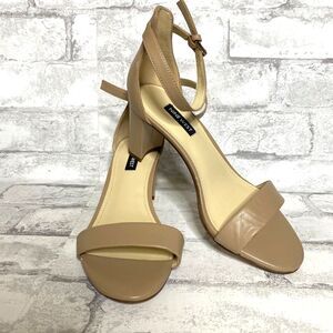 Nine West Pruce Ankle Strap Block Heel Sandals Sz 7W (New with deffects)